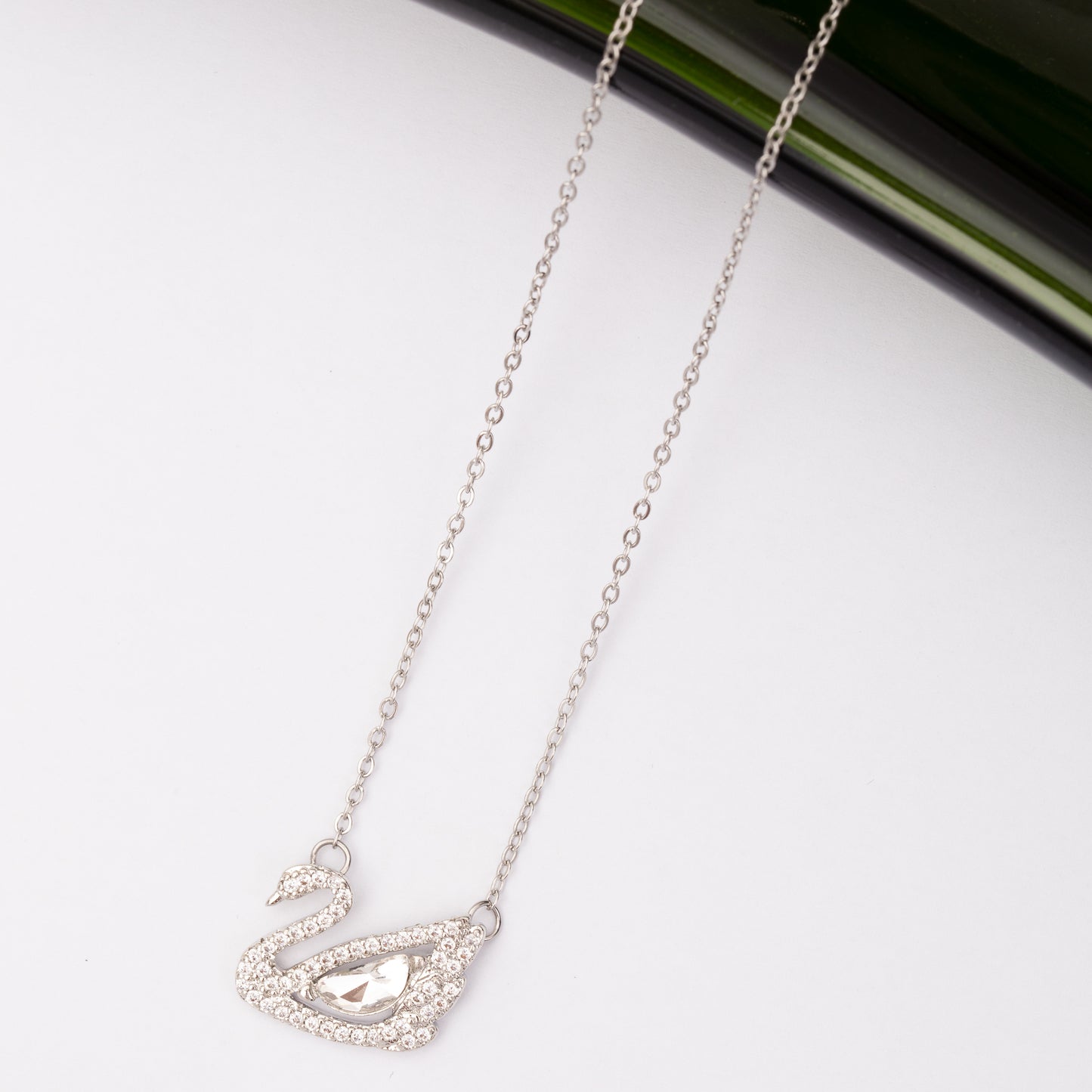 Collier SWAN en acier inoxydable garanti en promotion - Couleur argentée