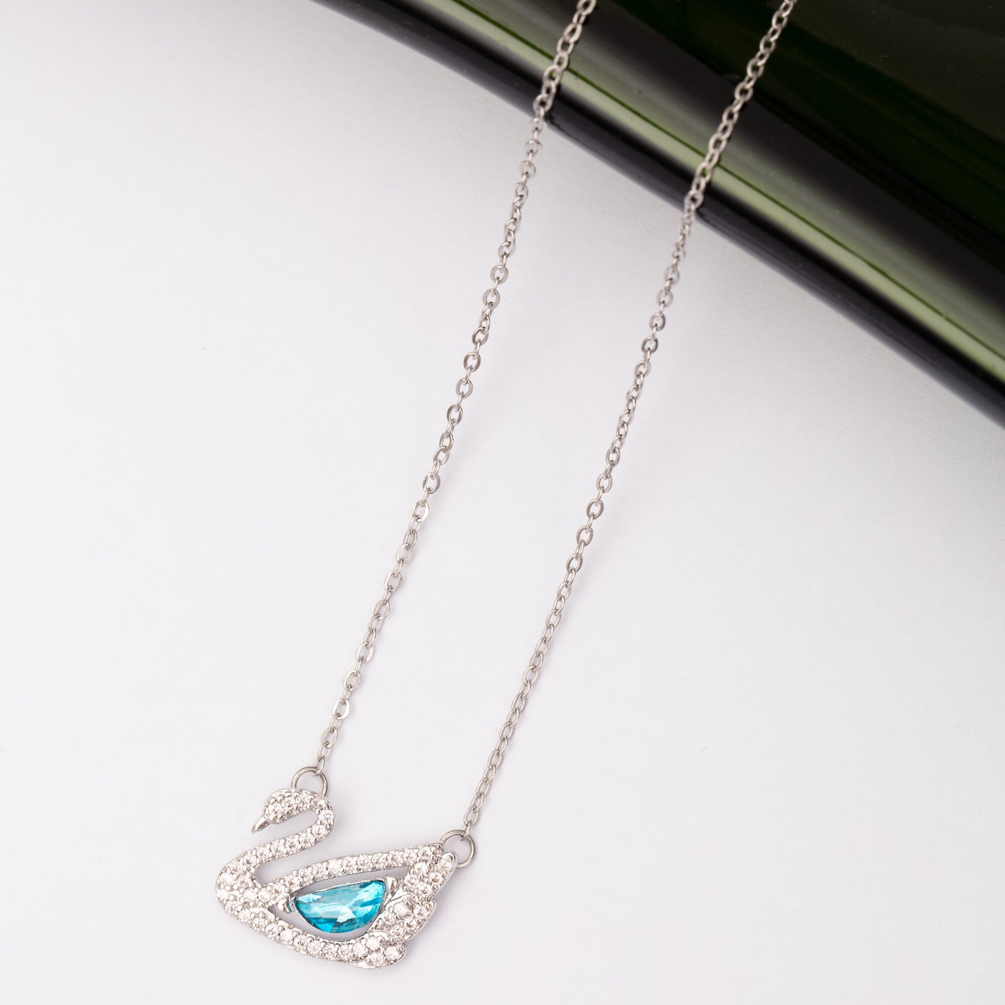 Collier SWAN en acier inoxydable garanti en promotion - Couleur argentée