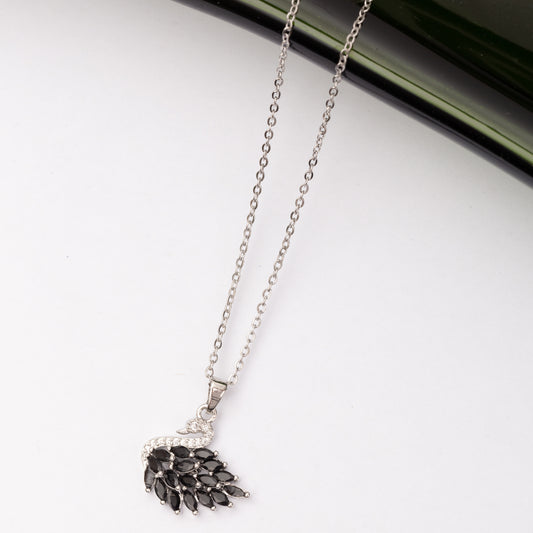 Collier SWAN en acier - Couleur Argentée - En Promotion