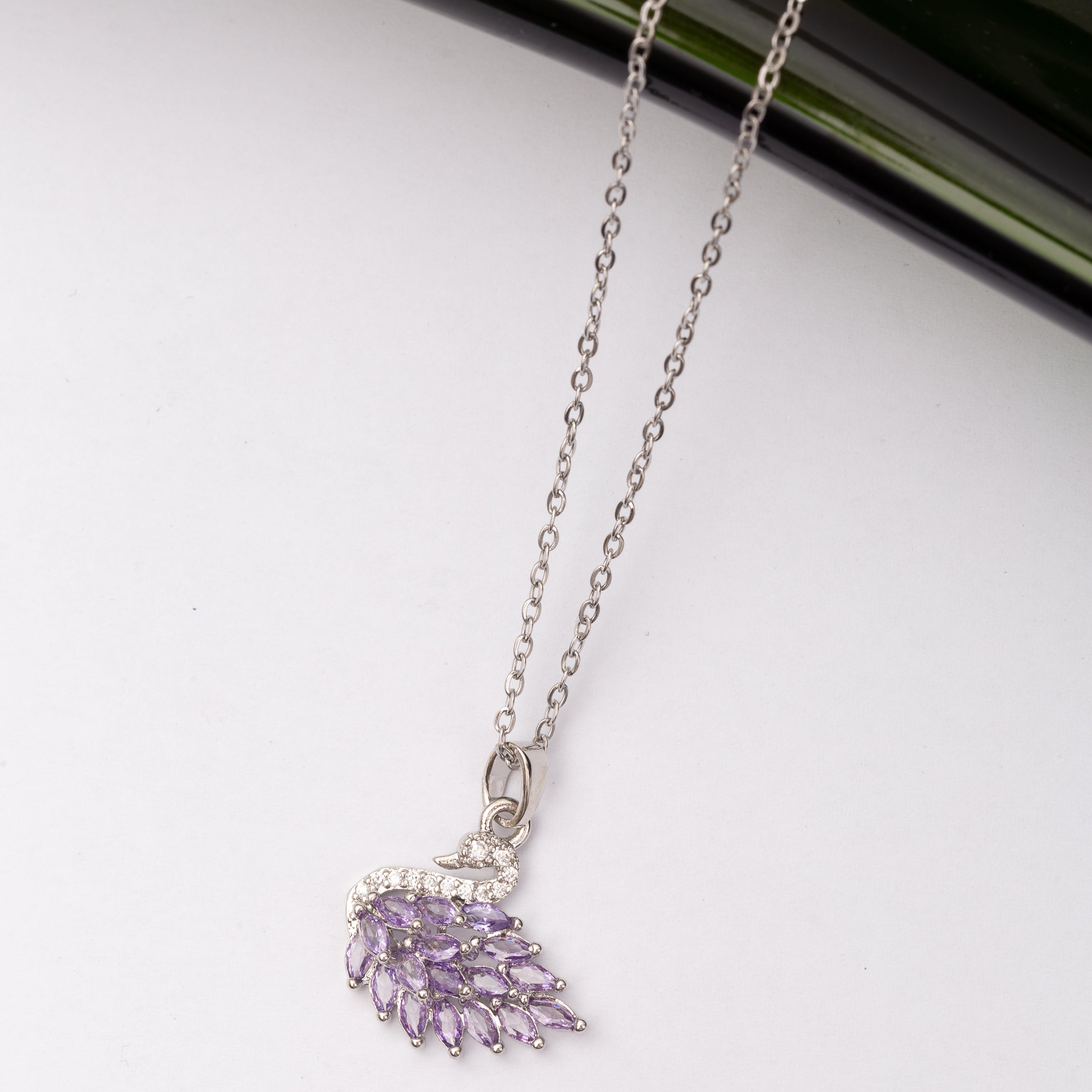 Collier SWAN en acier - Couleur Argentée - En Promotion