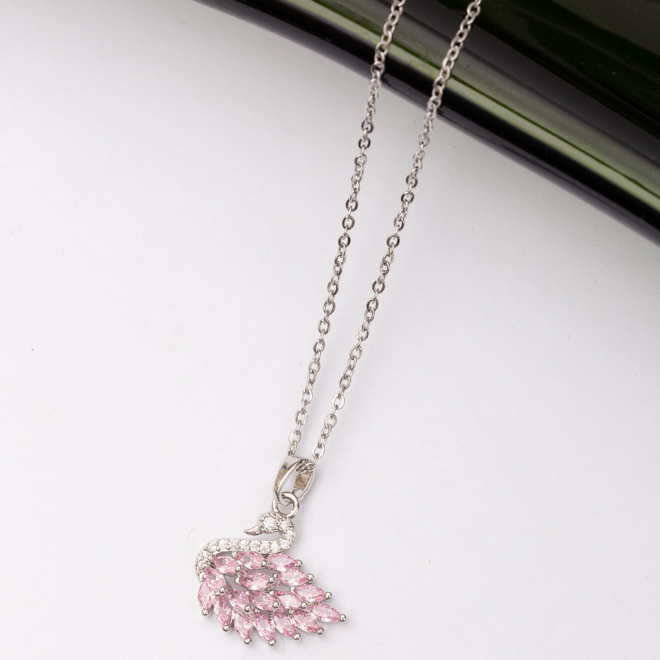 Collier SWAN en acier - Couleur Argentée - En Promotion