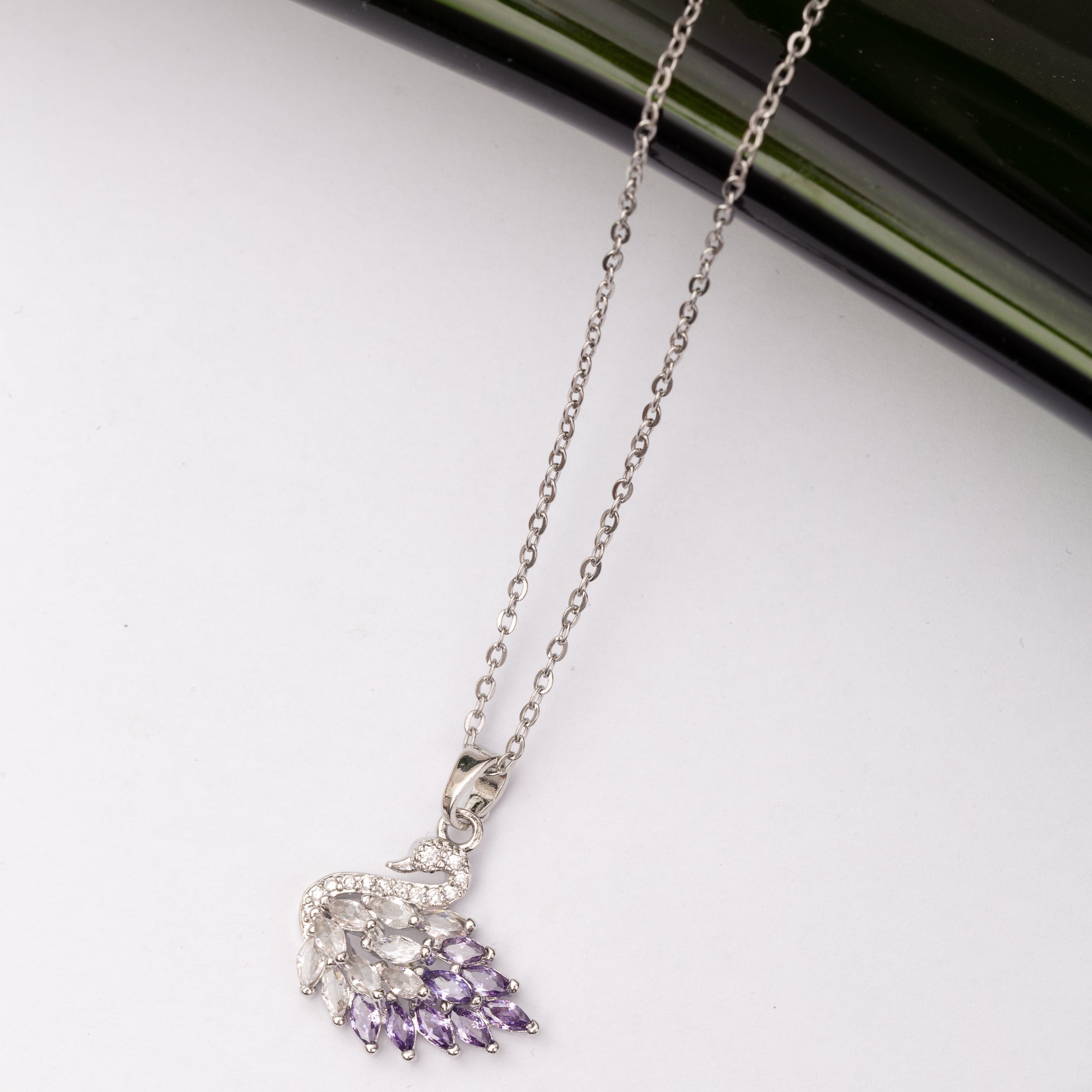 Collier SWAN en acier - Couleur Argentée - En Promotion
