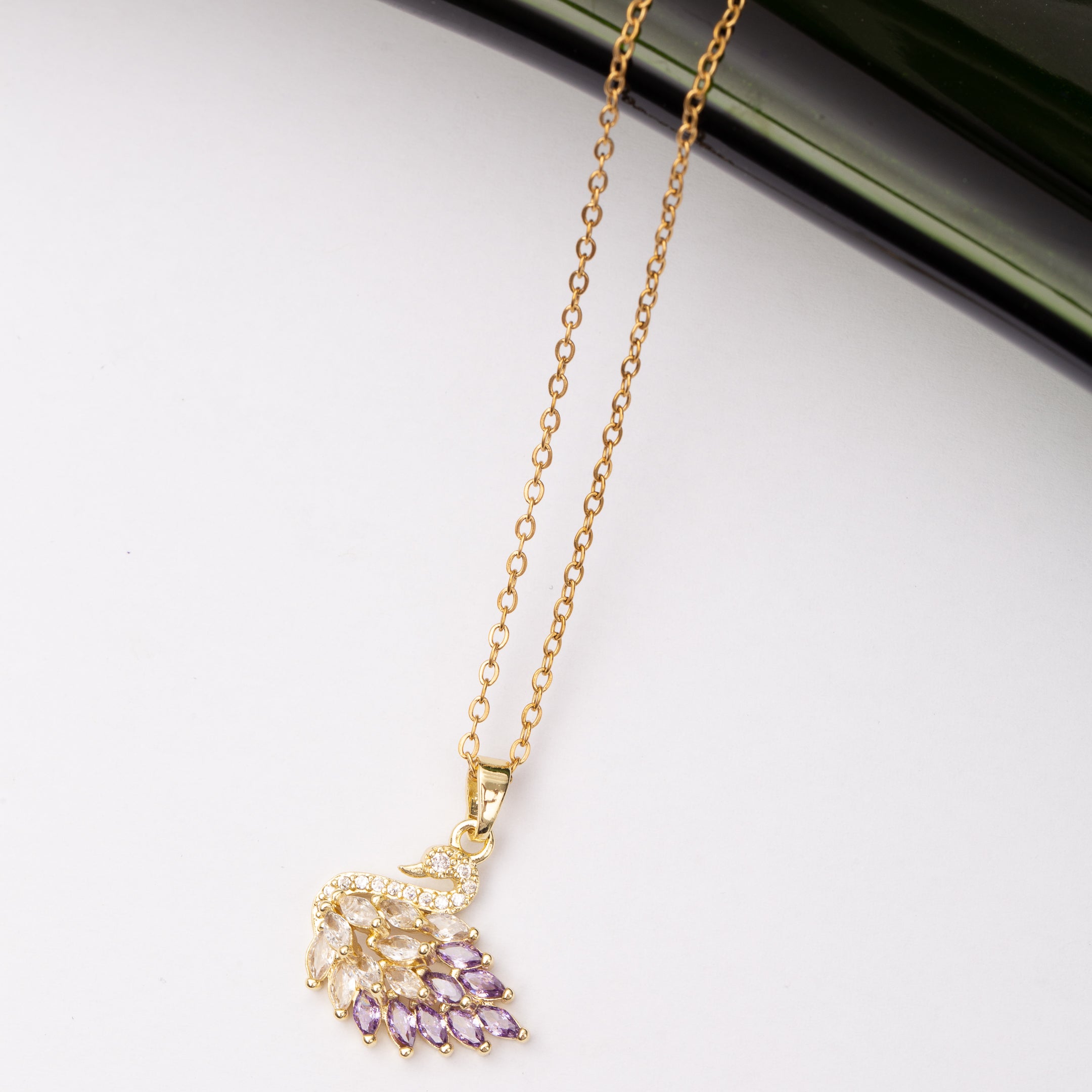 Collier SWAN en acier - Couleur Dorée - En Promotion