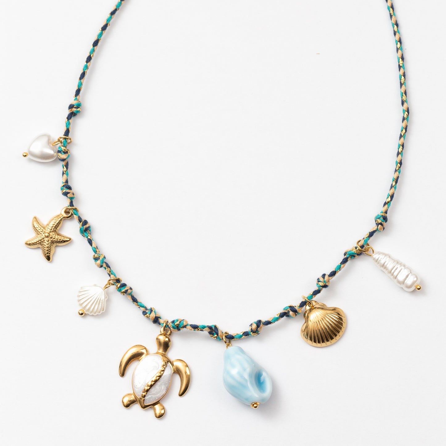 Collier en acier monté sur cordon