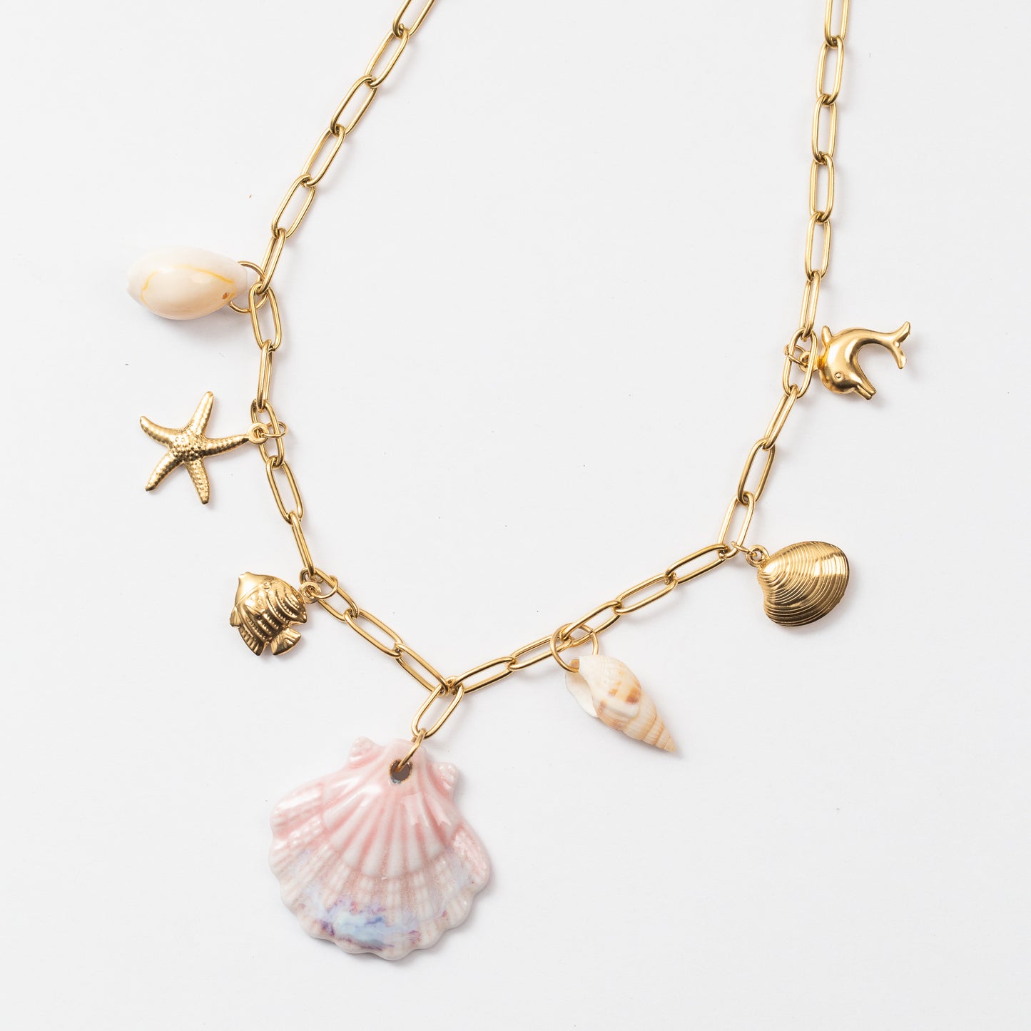 Collier estival en acier avec plusieurs pendentifs