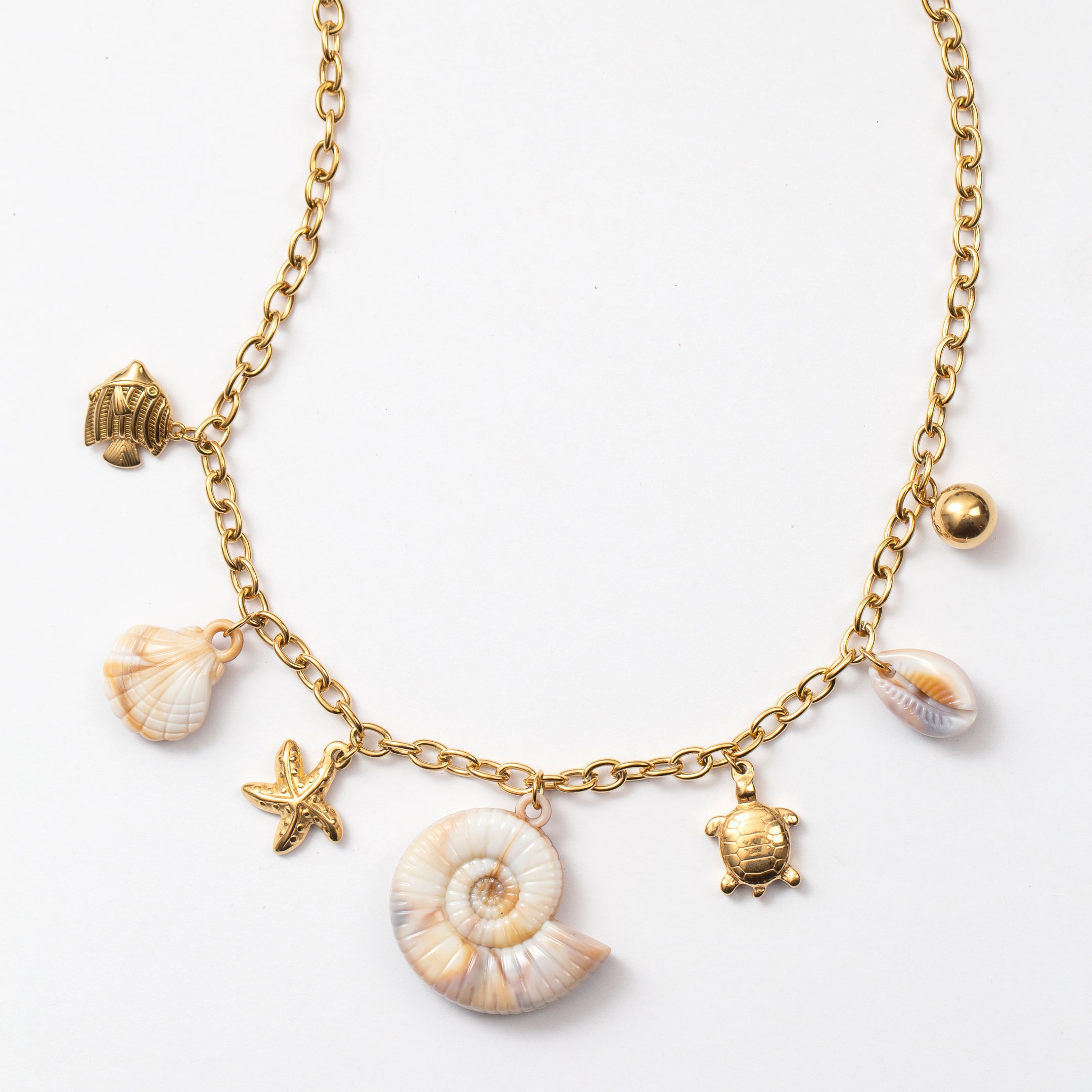 Collier estival en acier avec plusieurs pendentifs