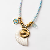 Collier en acier monté sur cordon