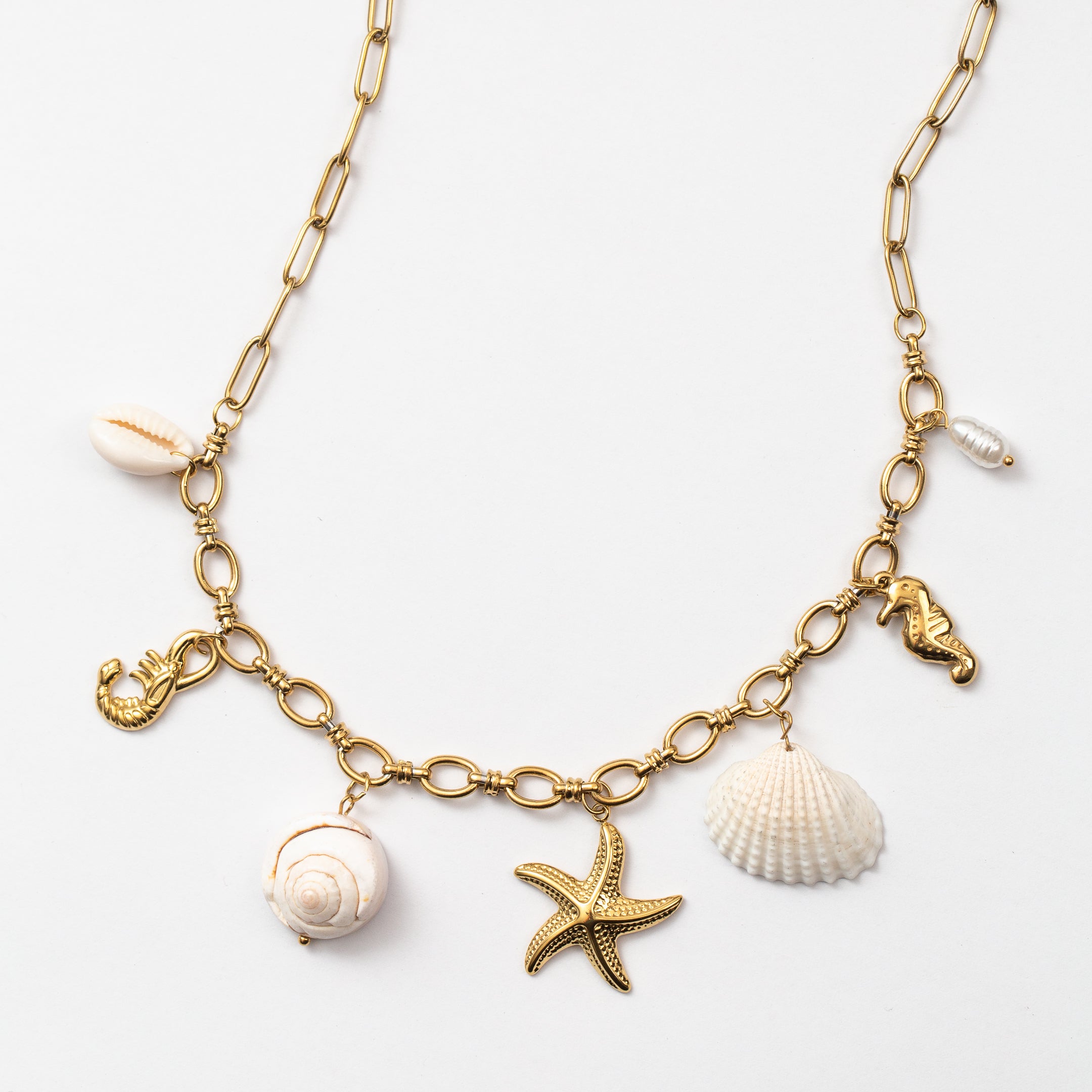 Collier estival en acier avec plusieurs pendentifs