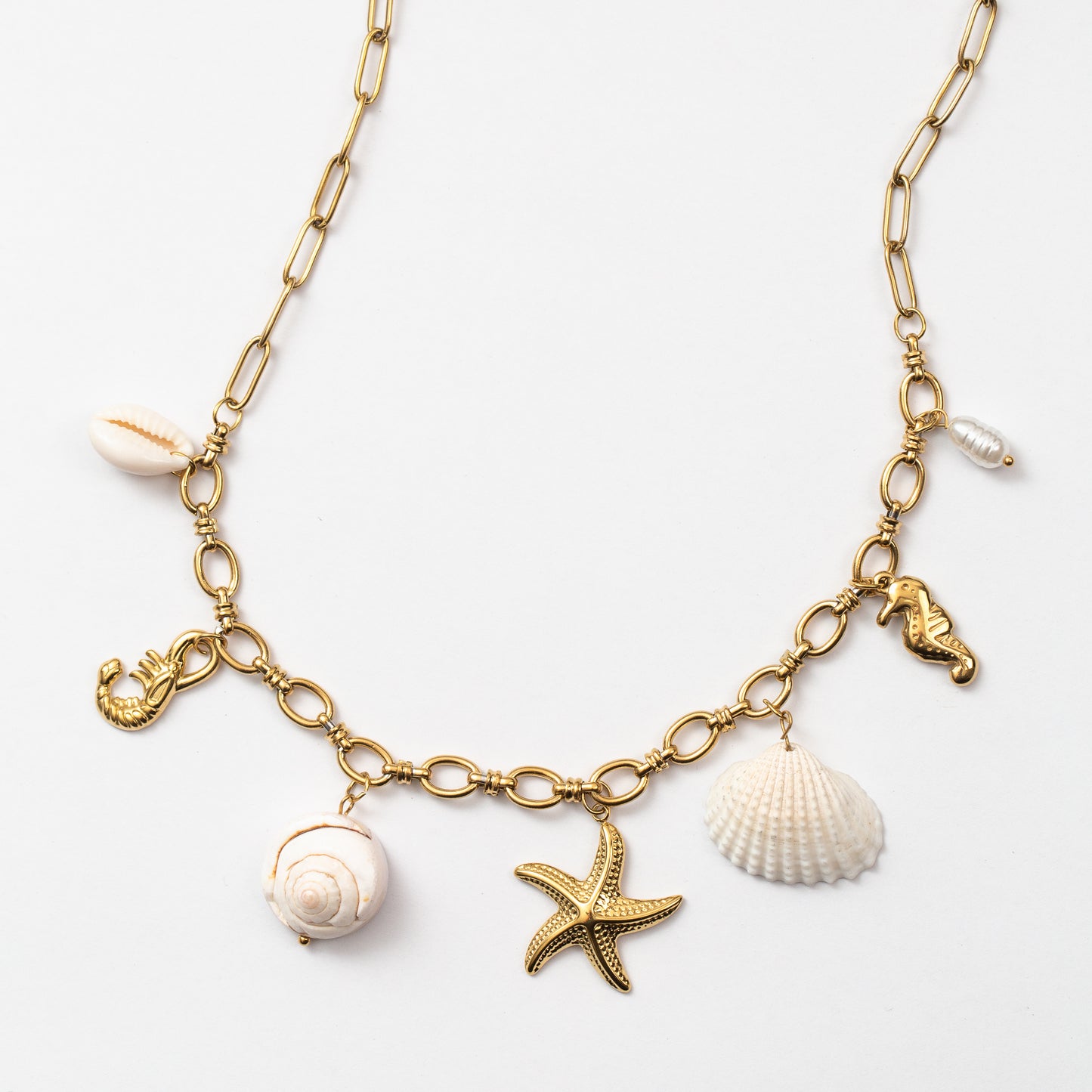 Collier estival en acier avec plusieurs pendentifs