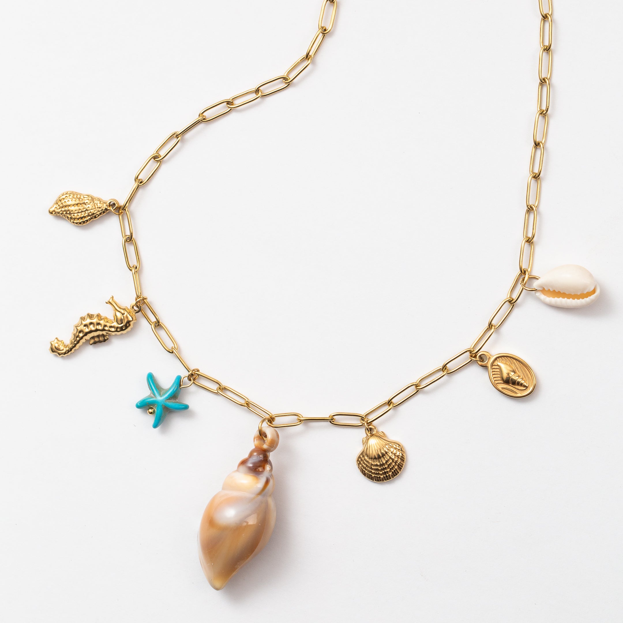 Collier estival en acier avec plusieurs pendentifs