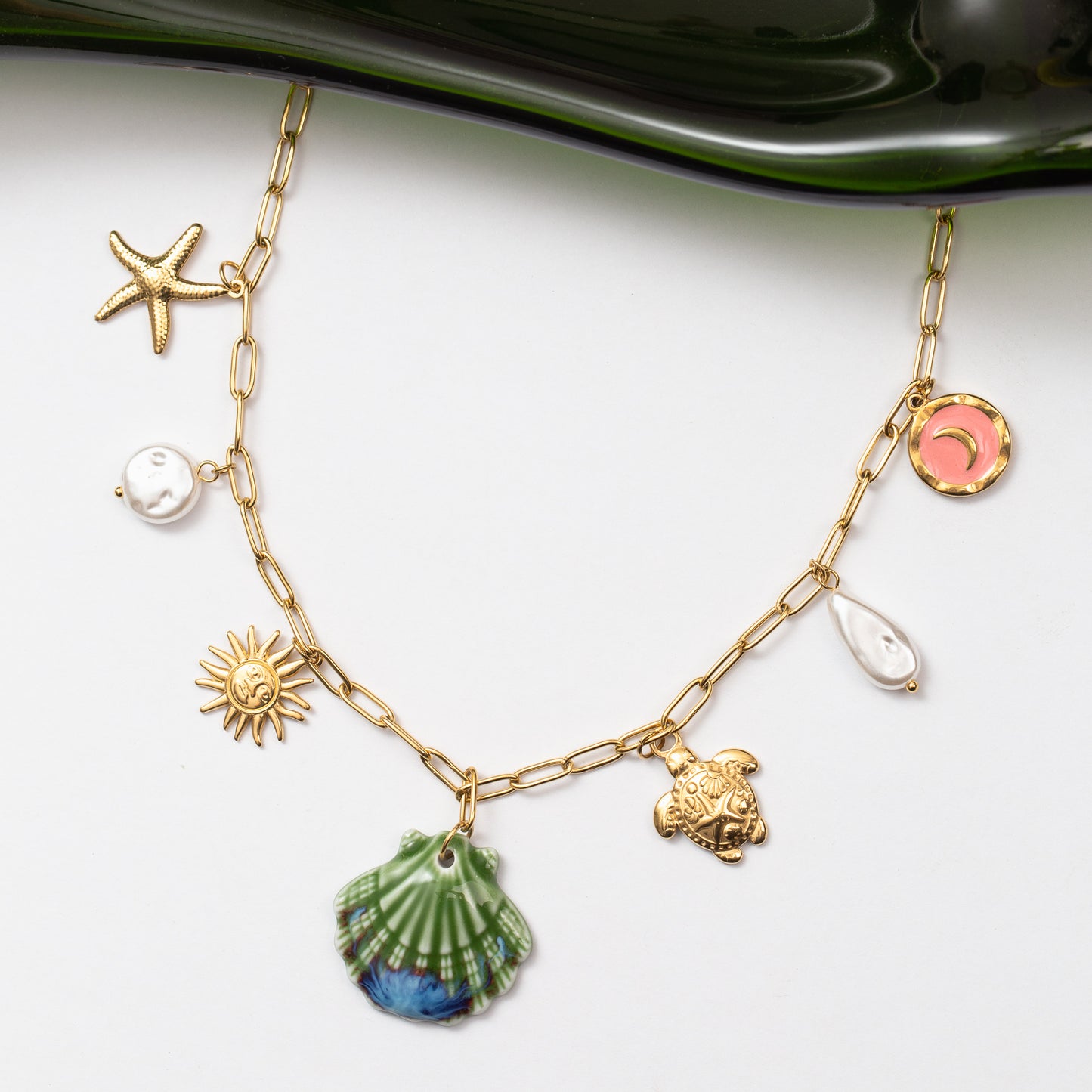 Collier estival en acier avec plusieurs pendentifs