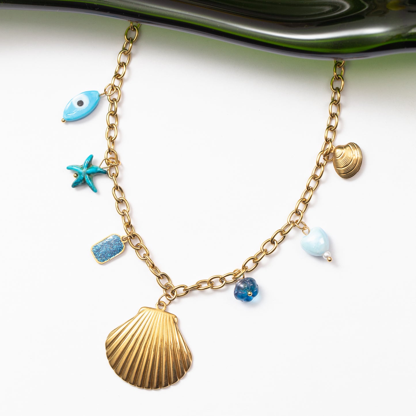 Collier estival en acier avec plusieurs pendentifs