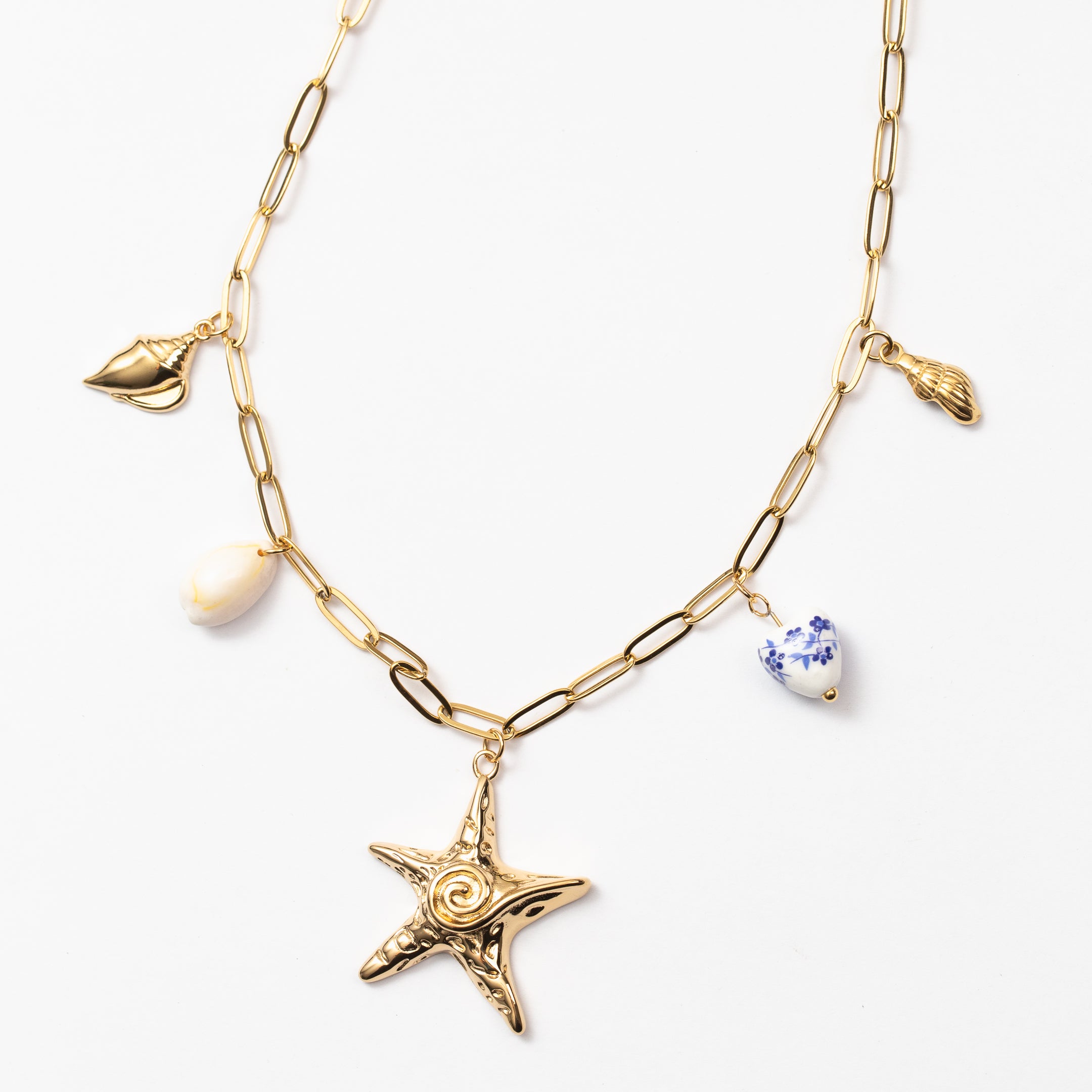 Collier estival en acier avec plusieurs pendentifs