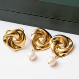 Ensemble Acier Tendance. Bague et une paire de boucles d'oreilles